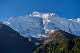 Leaving Upper Pisang.        28°37'11