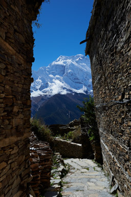 Ghyaru, a stunning little town that seems to never change.        28°38'31