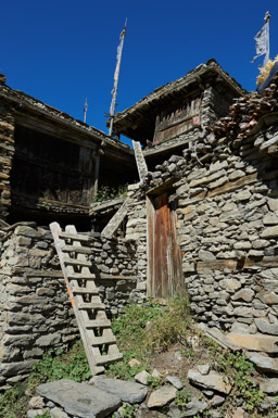 The old town of Manang.        28°40'1