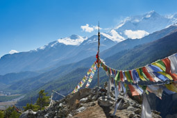 Hiking behind and up from Manang.        28°39'31