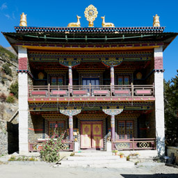 Local monastery in Manang.        28°40'19